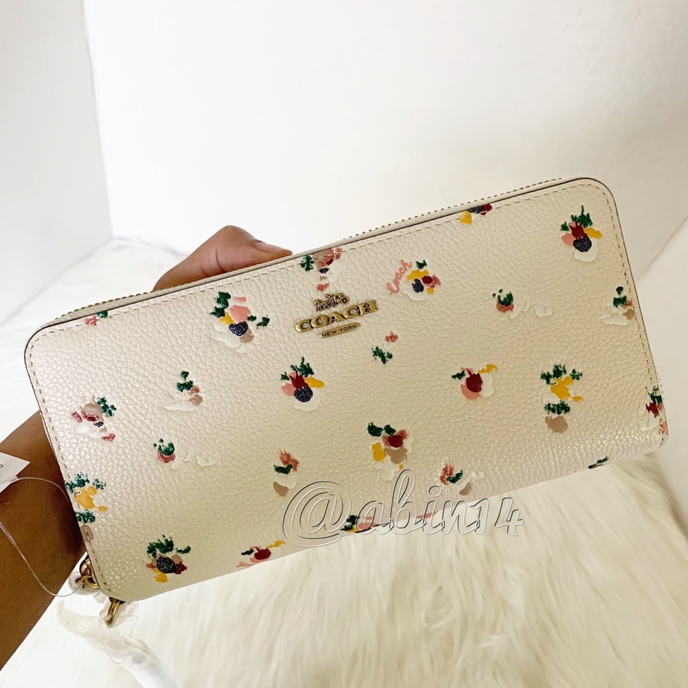 NWT Coach Leather Zip Around Continental Wallet Wristlet with Floral Print - Picture 1 of 6